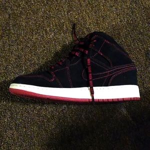 Black and red Nike Air Jordans size 5.5